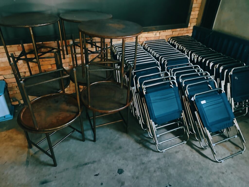 Gemakkelijk opstaan en zitten met een sta op stoel